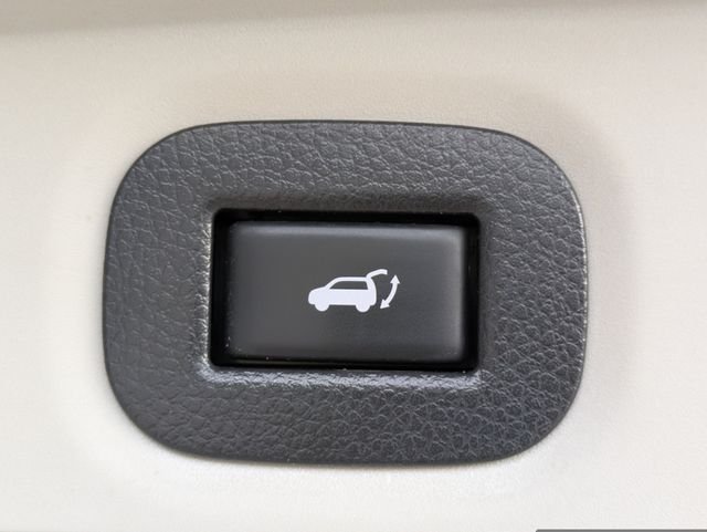 Used 2018 Gray Nissan SV image 12