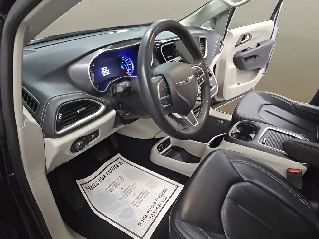 Used 2023 Black Chrysler Touring L image 13
