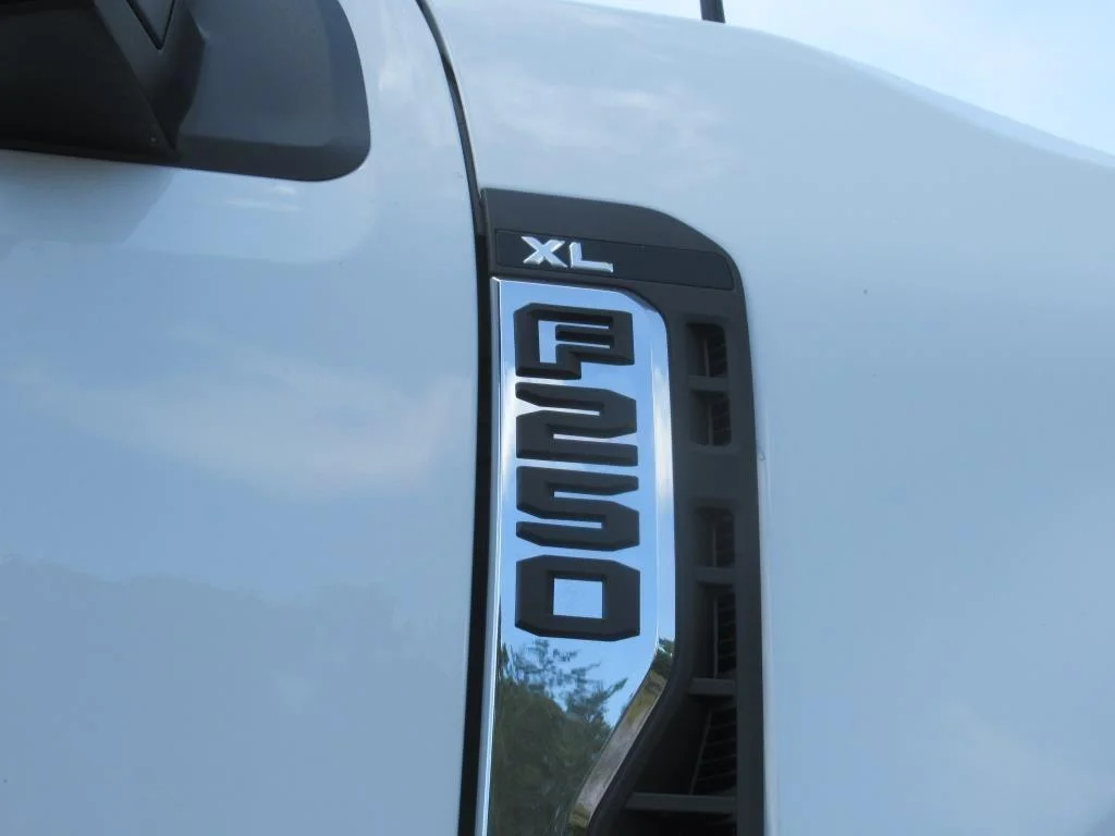 New 2024 Oxford White Ford F-250® XL image 8