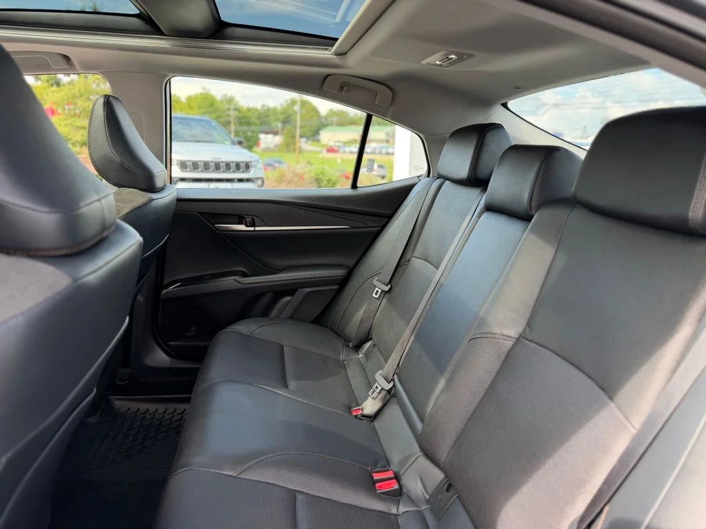 Used 2025  Toyota XLE image 6