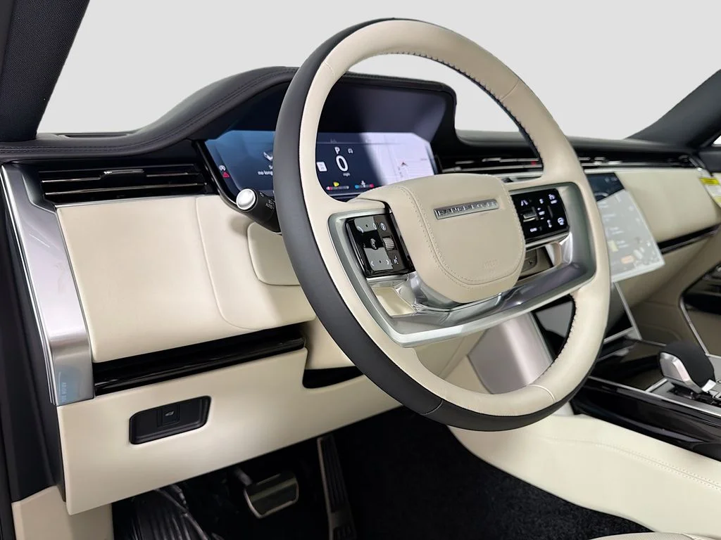 New 2026 Ostuni Pearl White Land Rover SE image 9