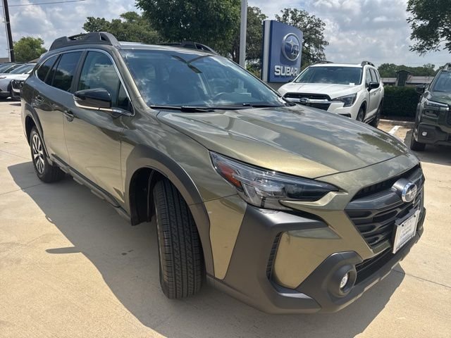 2025 Subaru Outback Premium's photo