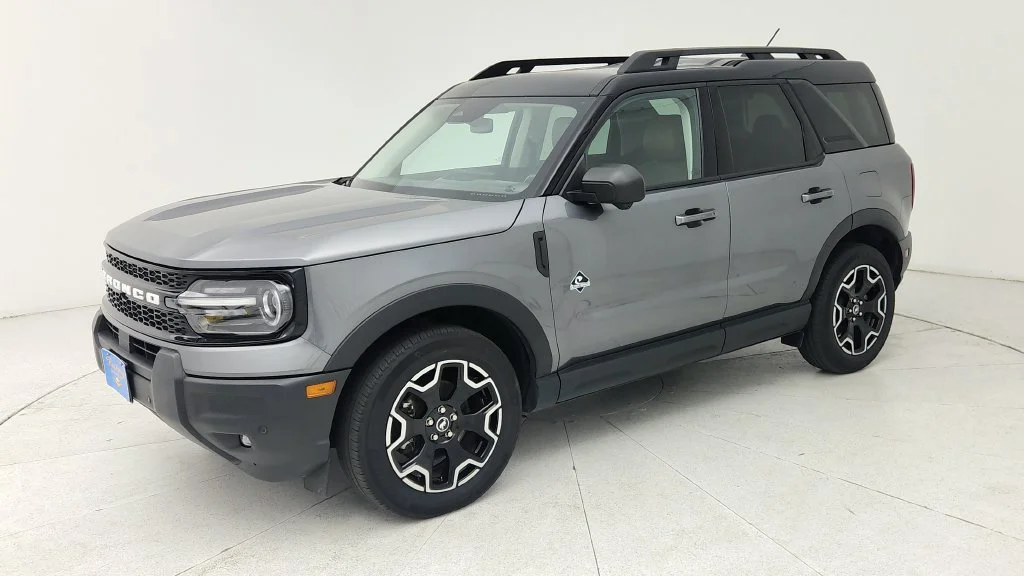 Used 2025  Ford Outer Banks image 3