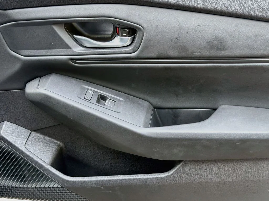 Used 2023  Honda EX image 28