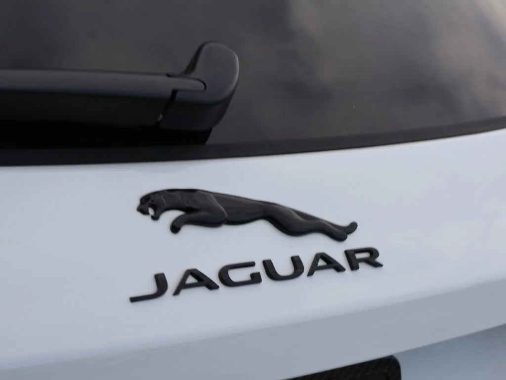 Used 2025  Jaguar P250 R-Dynamic S image 9