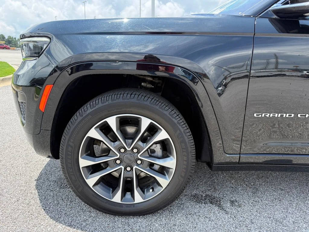 Used 2021 Black Jeep Overland image 24