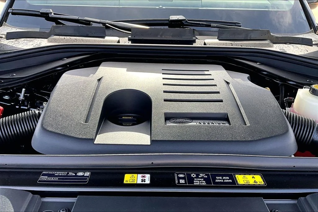 New 2026 Black Land Rover SE image 11