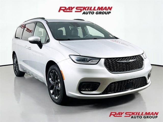 2023 Chrysler Pacifica Touring L AWD's photo