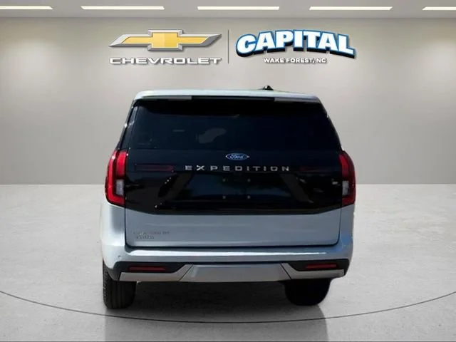 Used 2025  Ford Platinum image 4