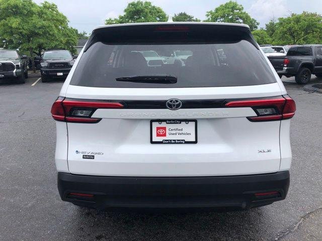 Certified Used 2024 WIND CHILL PEARL Toyota  image 4