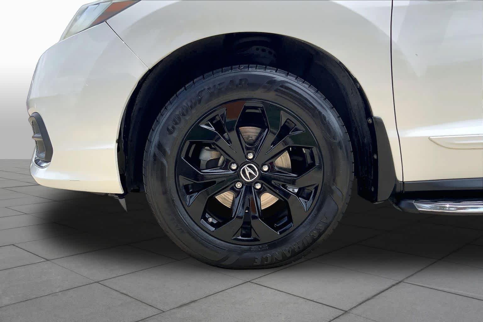 Used 2017 White Diamond Pearl Acura w/Technology Pkg image 11
