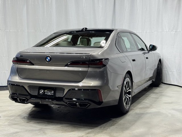 New 2026 Oxide Grey Metallic BMW 760i xDrive image 6