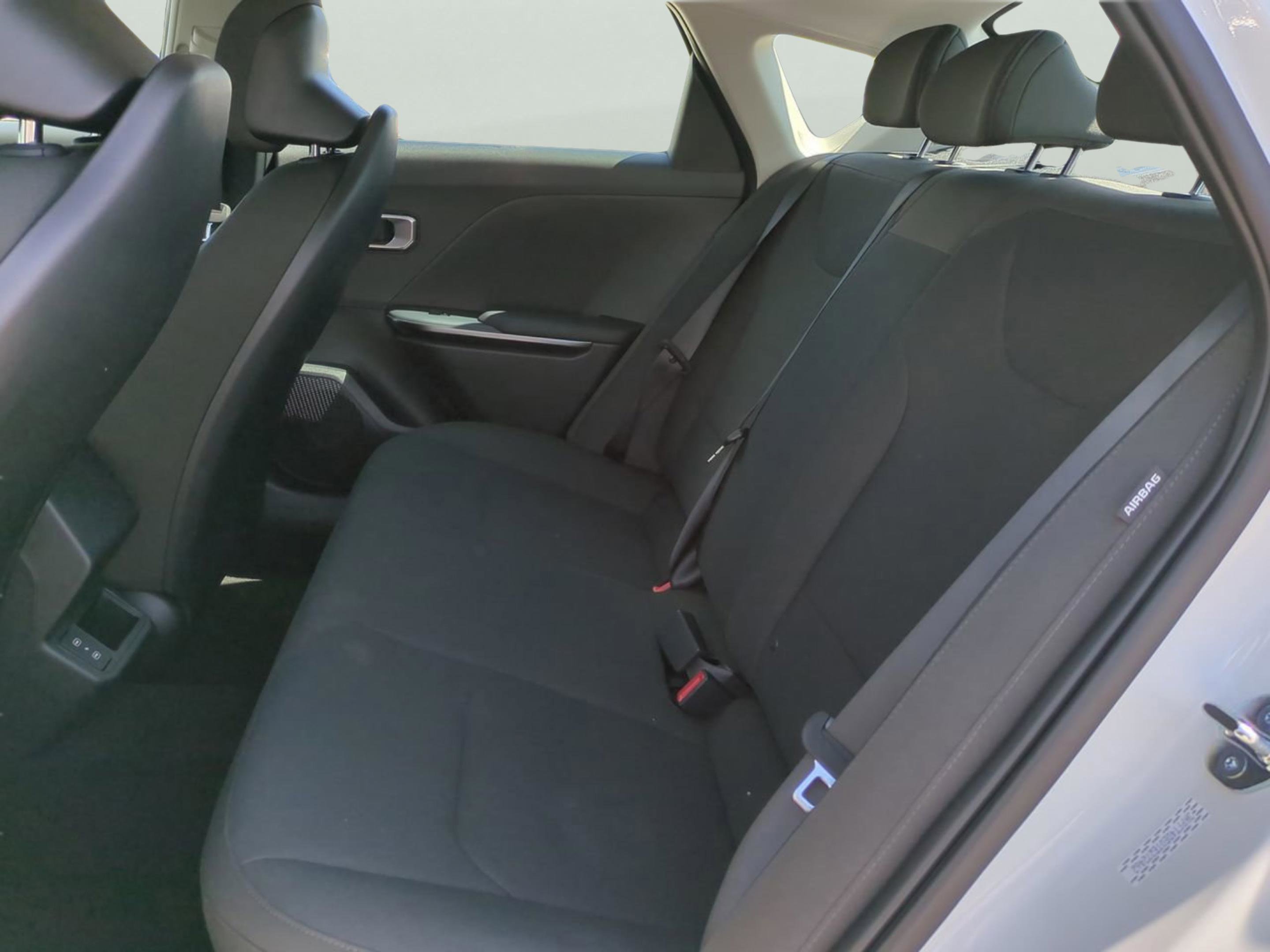 New 2026 Snow White Pearl Kia LXS image 15