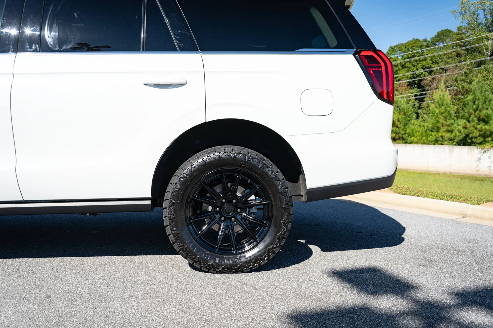 Used 2027 White Ford Platinum image 13
