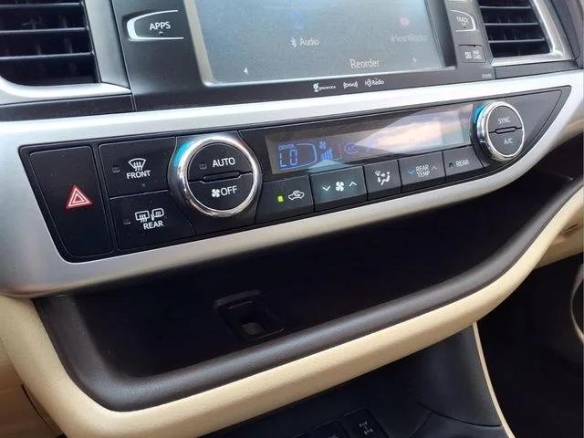 2019 Toyota Highlander XLE - Photo 21