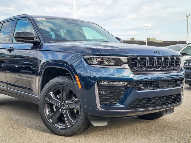 New 2027 Fathom Blue Pearl-Coat Paint Jeep Limited Reserve image 2