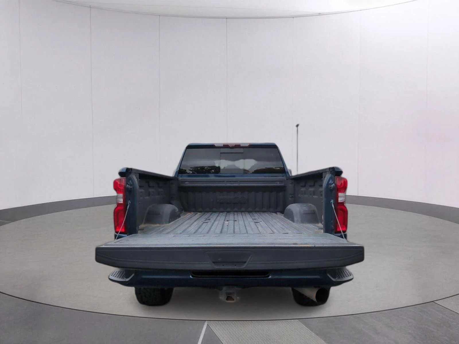 Used 2022 Northsky Blue Metallic Chevrolet High Country image 5