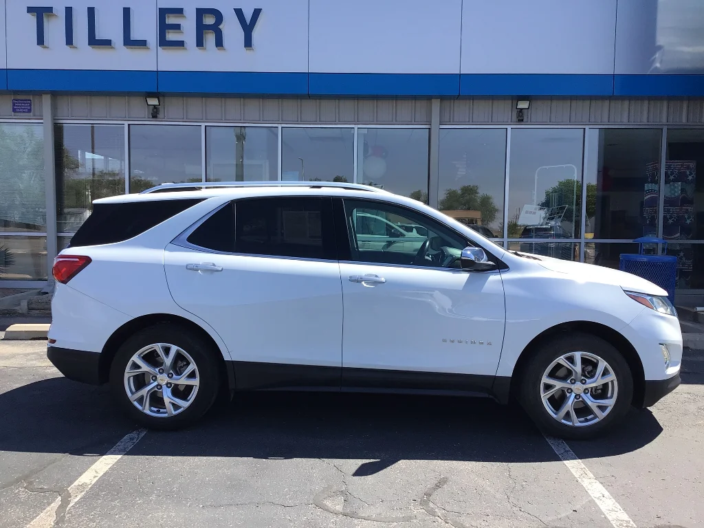 Used 2018 SUMMIT WHITE Chevrolet Premier image 1