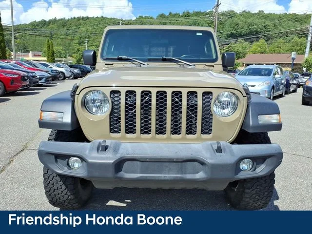 Used 2020 Green Jeep Sport image 10