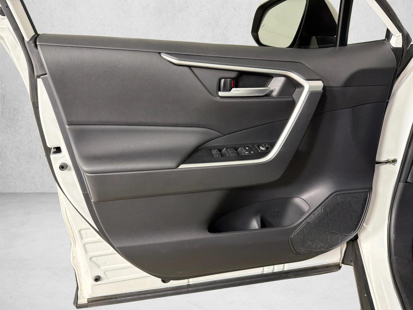 Certified Used 2024 Ice Cap Toyota Hybrid XLE image 11