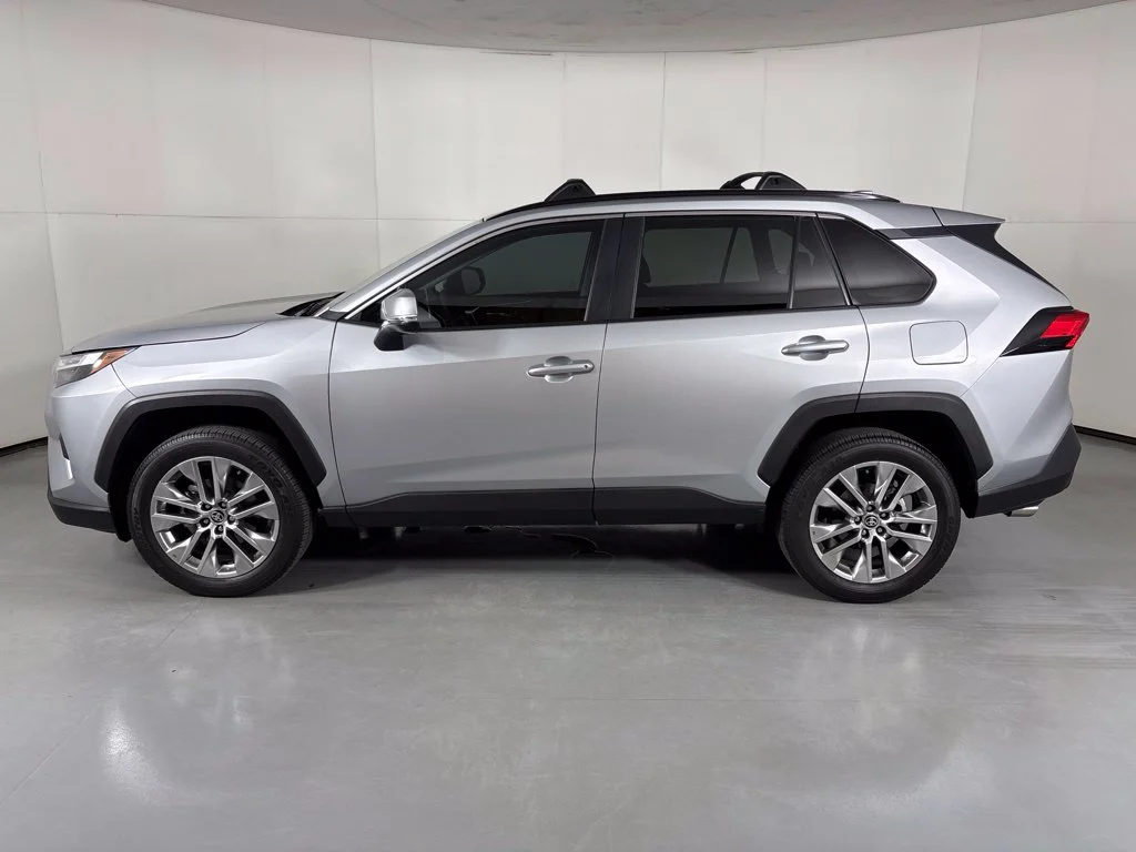 Used 2025 Silver Toyota XLE Premium image 5