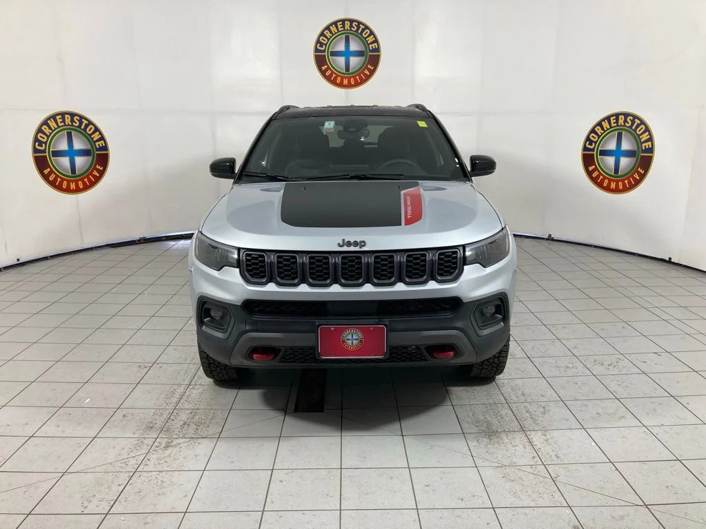 Used 2025 Silver Jeep Trailhawk image 19