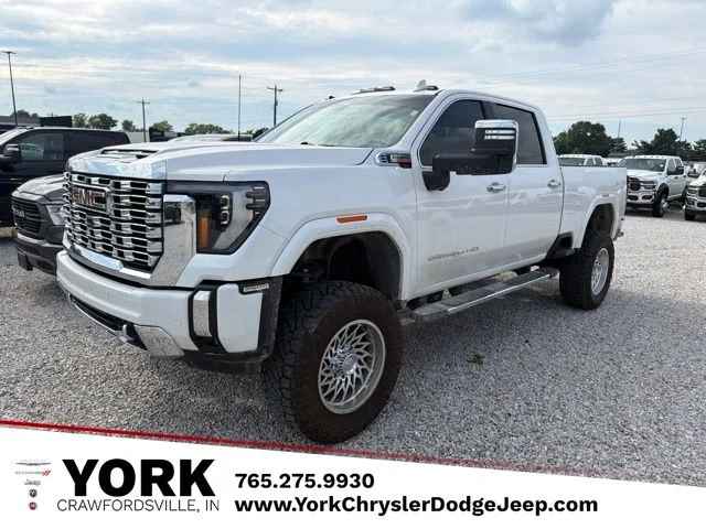 Used 2024 White GMC Denali image 1