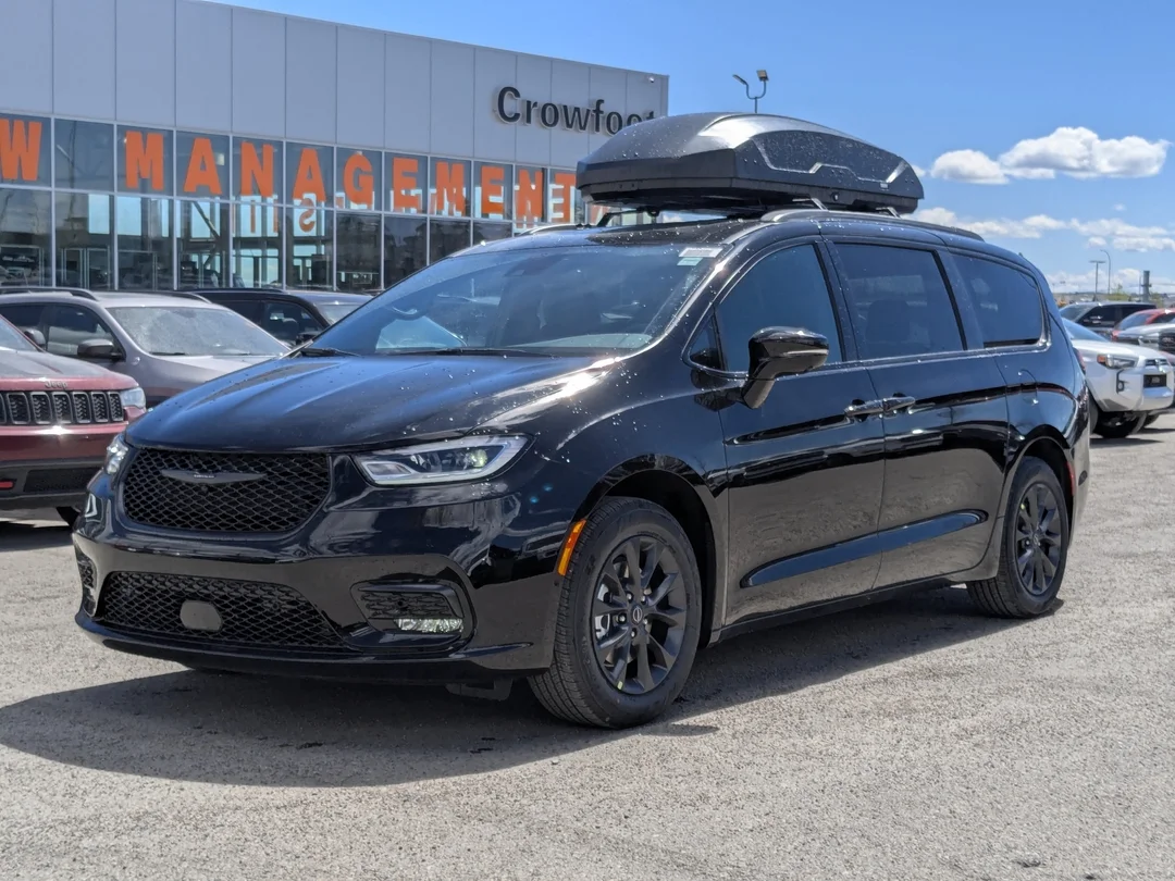 New 2026 Black Chrysler Select - - FWD - 360 Camera - FAV Edition - Power Liftgate - Remote Start & More! image 4