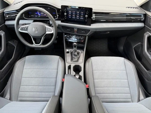 2025 Volkswagen Jetta SE - Photo 17