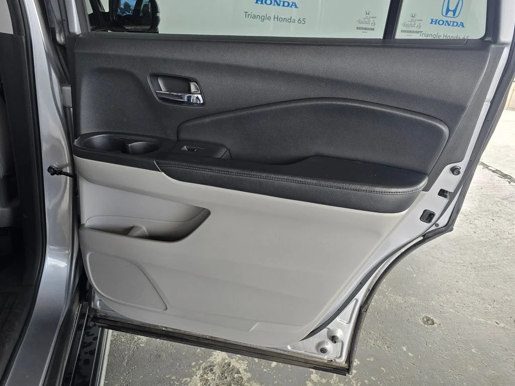 Used 2016 Silver Honda EX-L image 17