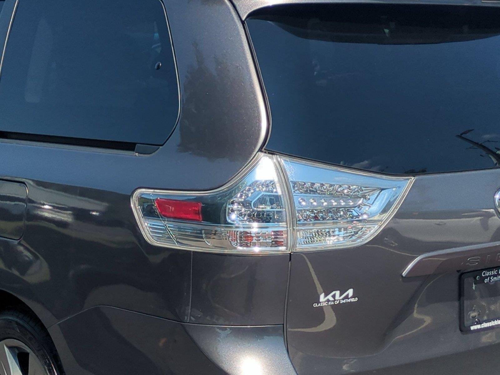 Used 2018  Toyota SE image 12
