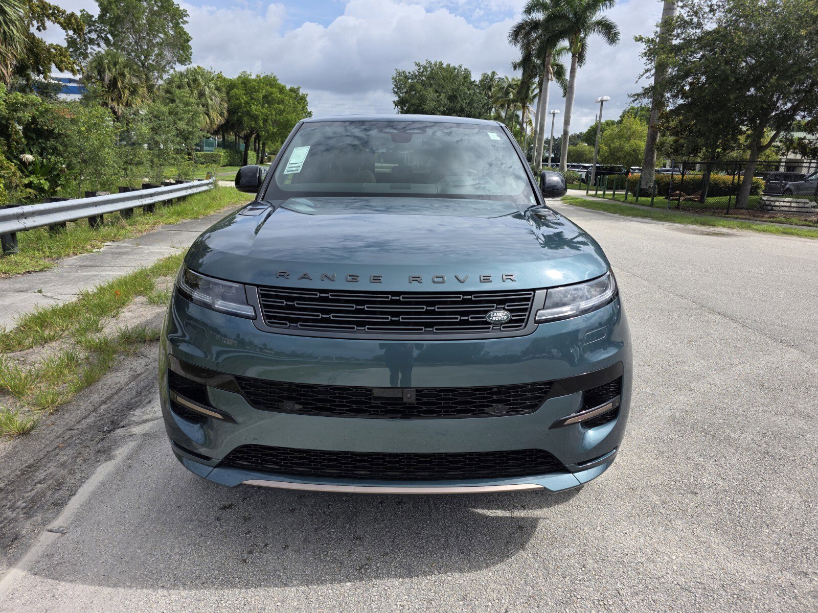 New 2026 Giola Green Land Rover Dynamic SE image 8
