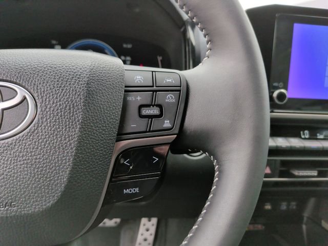 Certified Used 2025  Toyota SE image 19