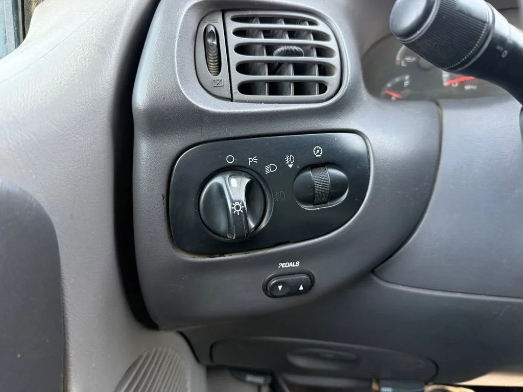Used 2002  Ford King Ranch image 28