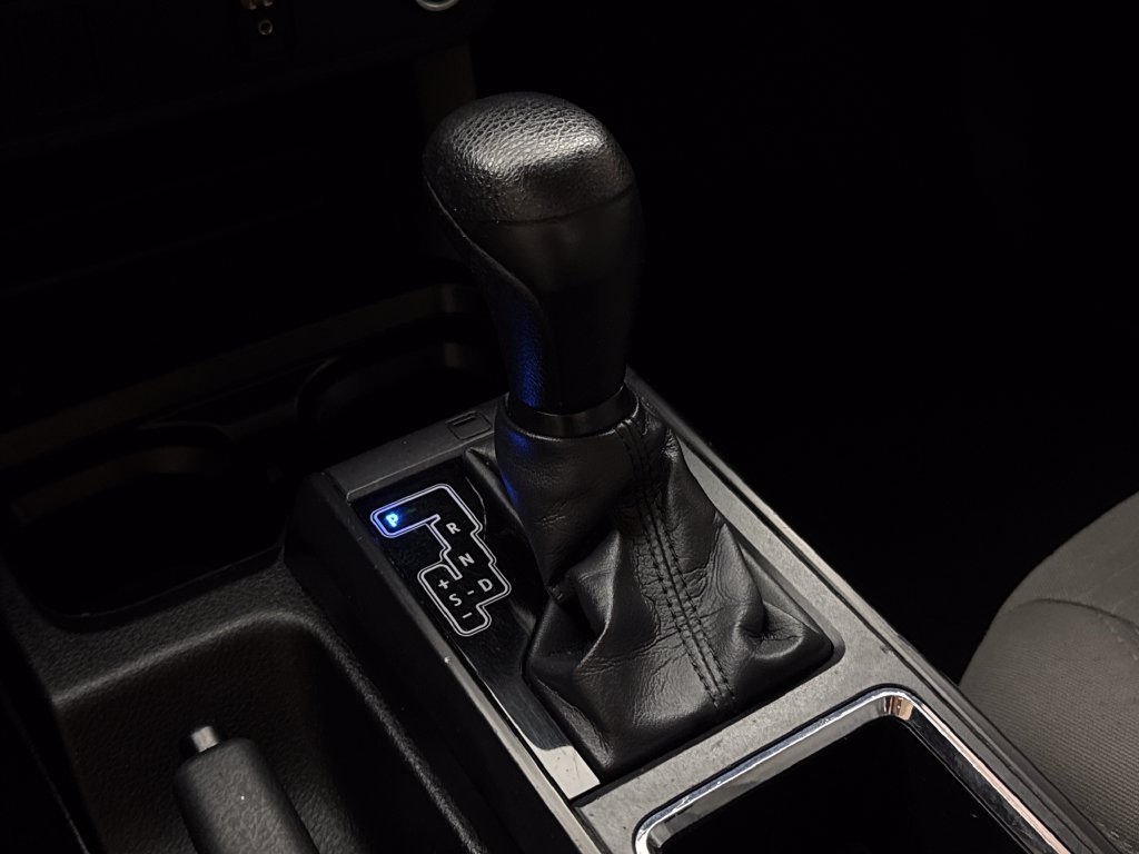 Used 2016 White Toyota SR image 18