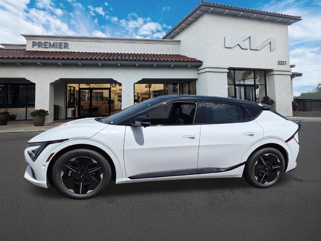 New 2026 Glacial White Pearl / Black Ro Kia GT-LINE image 5