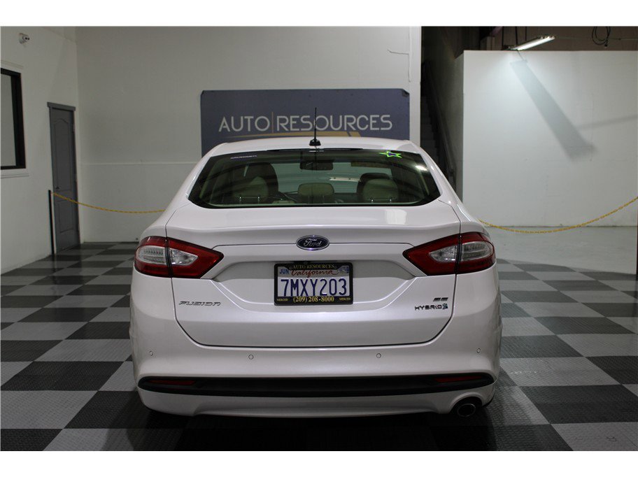 2015 Ford Fusion SE Hybrid photo 4