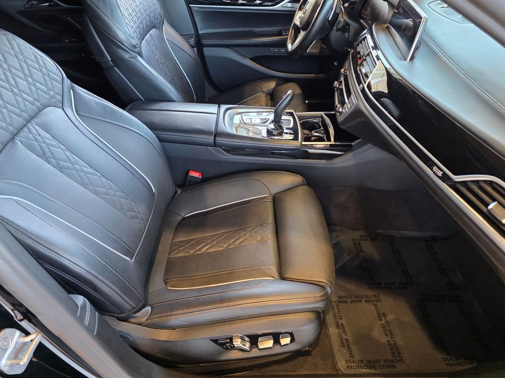 2021 BMW 7 Series M760i - Photo 52