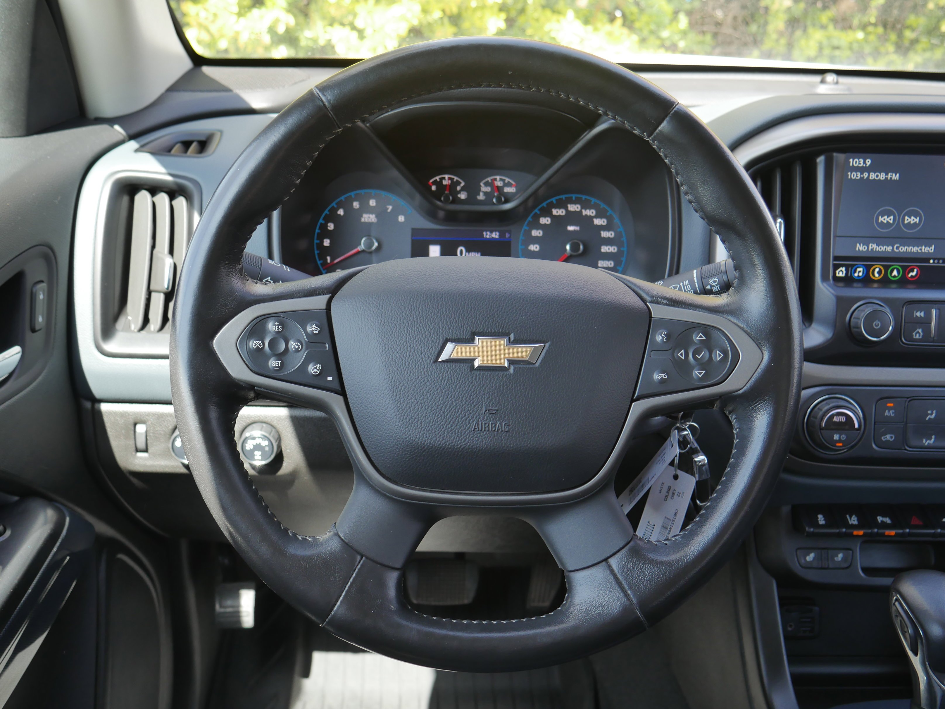 Used 2022 Summit White Chevrolet 4WD Z71 image 6