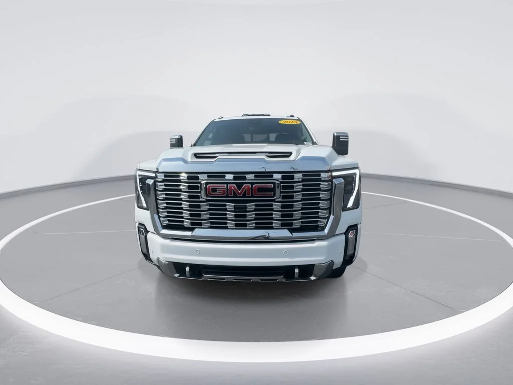 Used 2024 White GMC Denali image 3