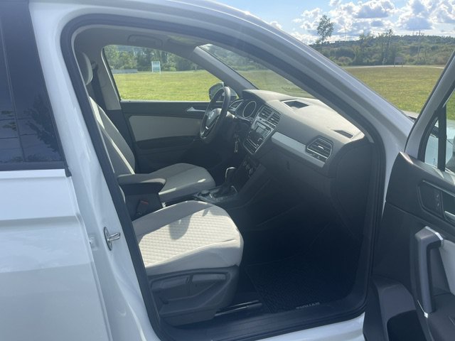 Used 2018 White Volkswagen S image 9