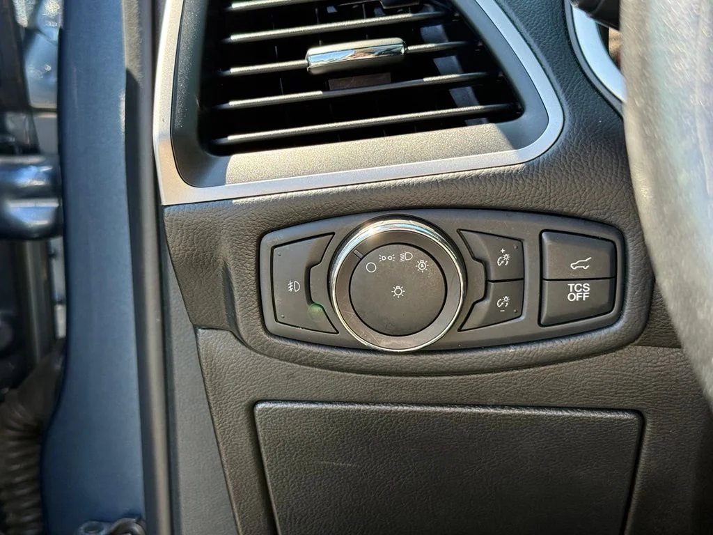 Used 2019 Blue Metallic Ford SEL image 16