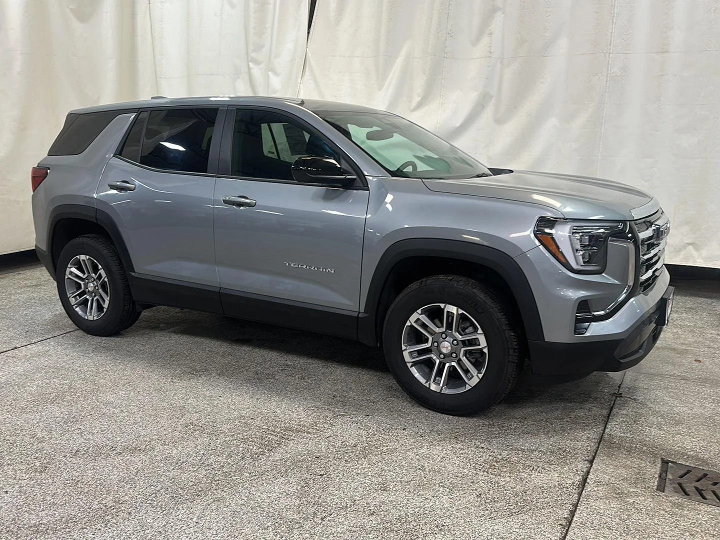 Used 2026 Sterling Metallic GMC AWD Elevation image 7