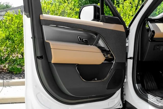 New 2026 Fuji White Land Rover SE image 49