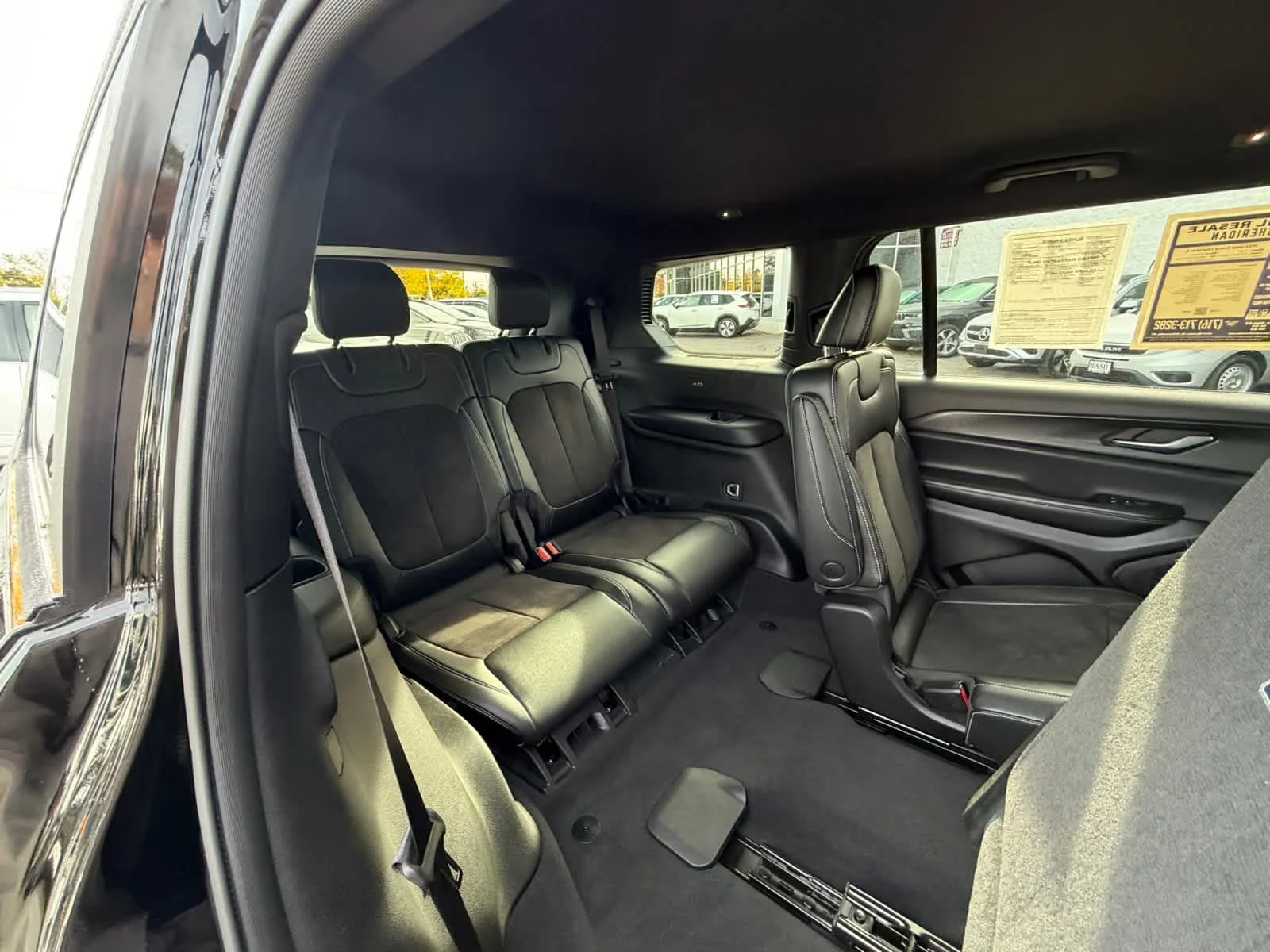 Used 2023 Diamond Black Crystal Pearlcoat Jeep Altitude image 24