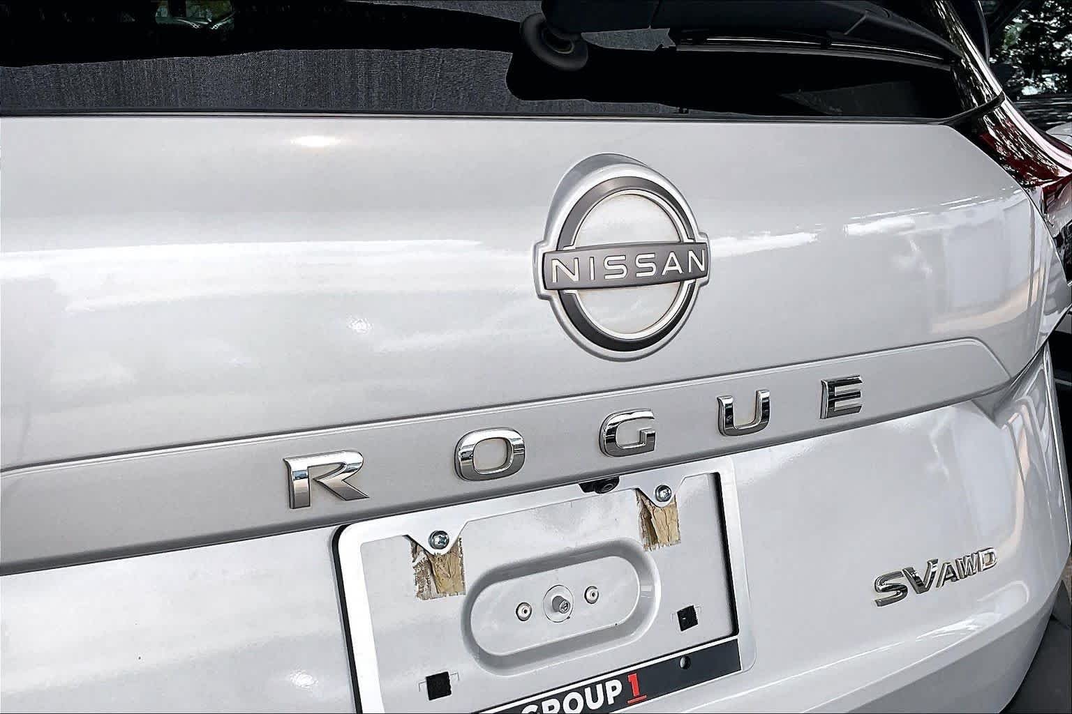 Used 2023 Brilliant Silver Metallic Nissan SV image 10