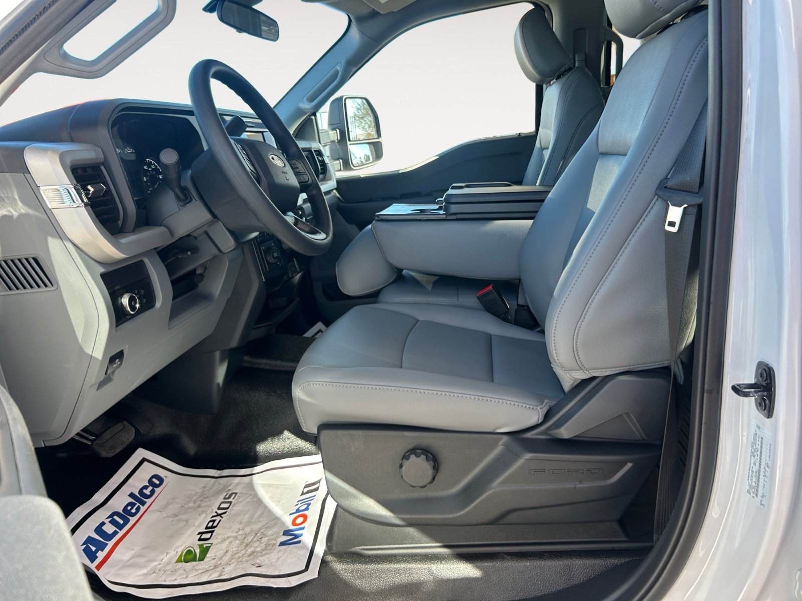 New 2026 Oxford White Ford XL image 15