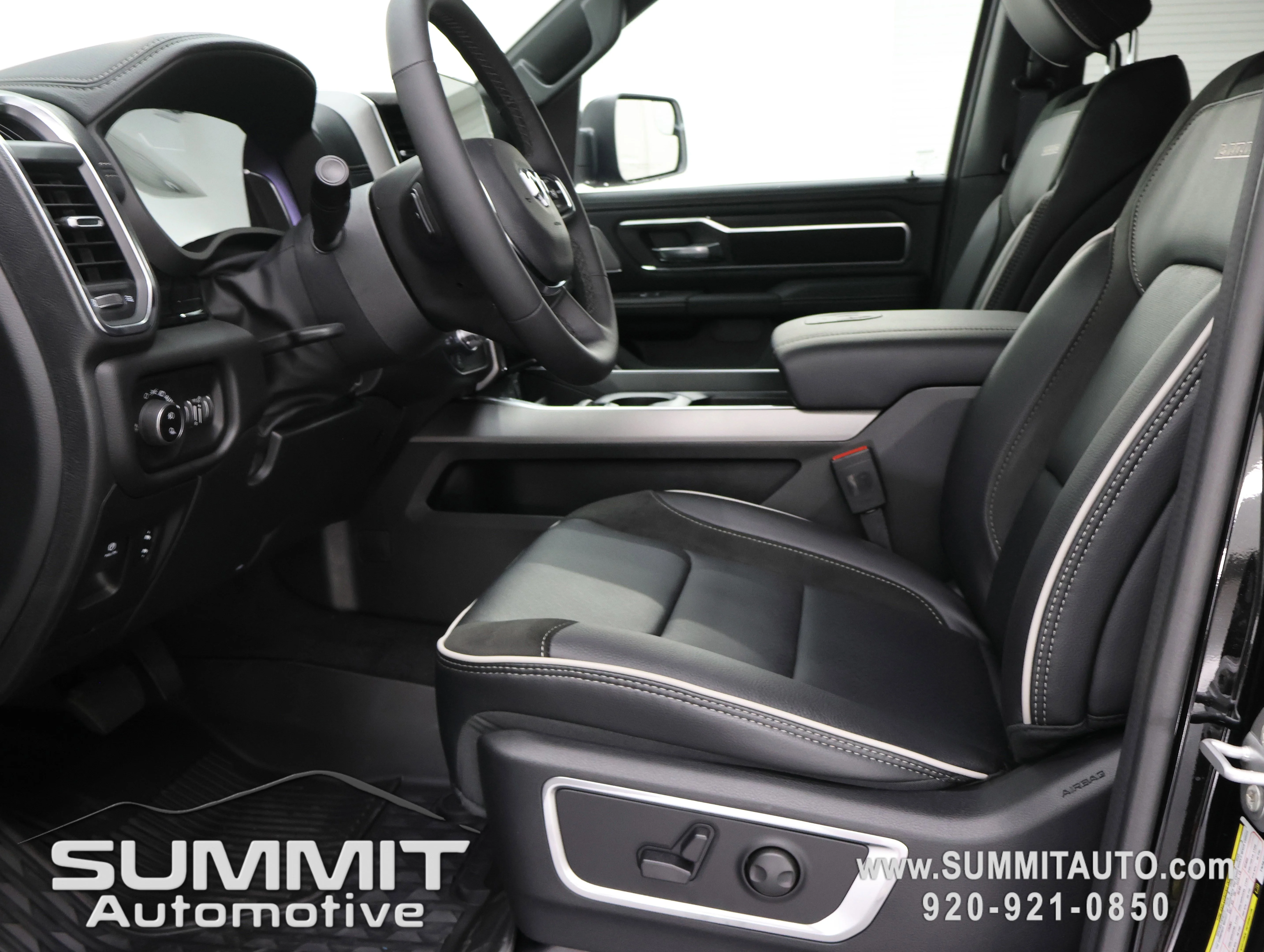 New 2026 Diamond Black Crystal Pearl-Coat Exterior Paint RAM Laramie image 9