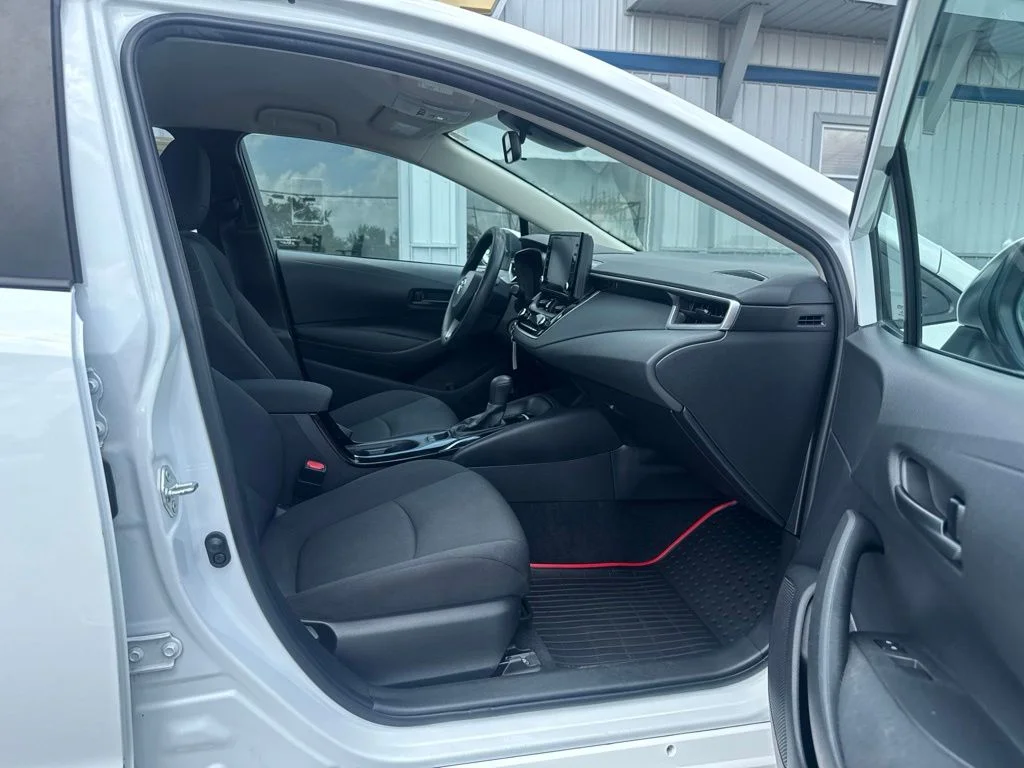 Used 2022 White Toyota LE image 20