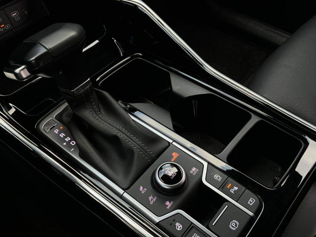 Used 2024 Black Kia X-Pro SX Prestige image 21